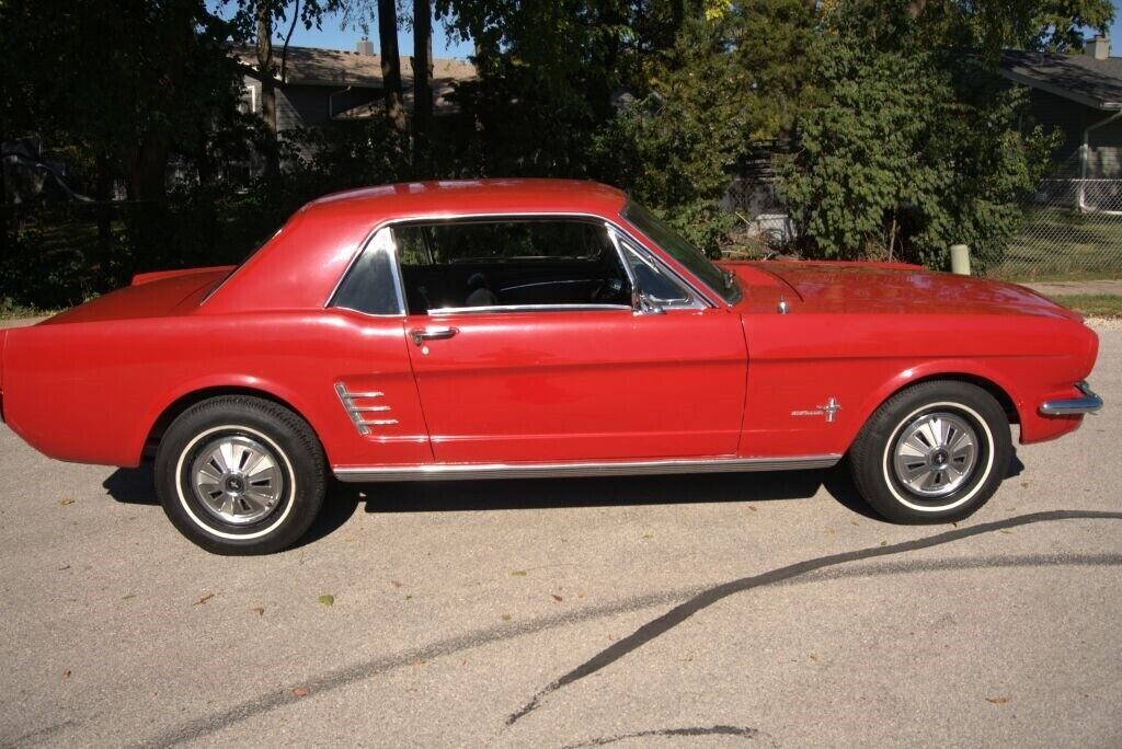 Ford-Mustang-Coupe-1966-Red-Black-106453-6