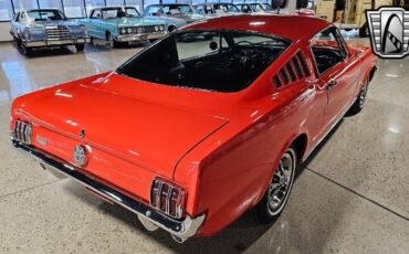 Ford-Mustang-Coupe-1966-Red-Black-162761-4