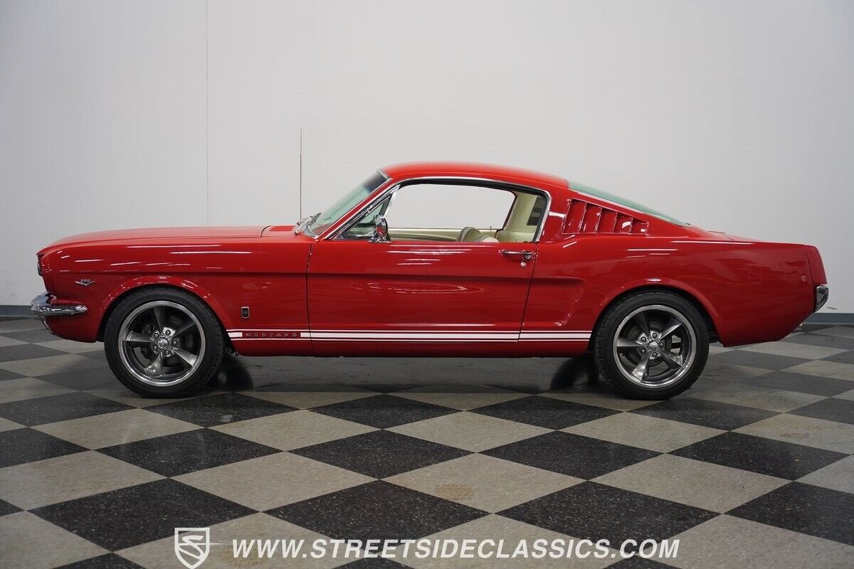 Ford-Mustang-Coupe-1966-Red-White-30635-8