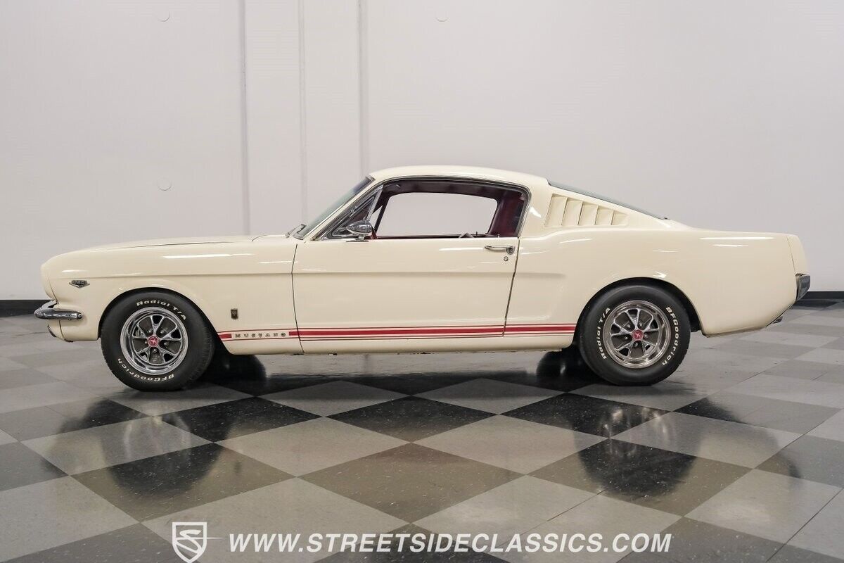 Ford-Mustang-Coupe-1966-White-Red-106447-2