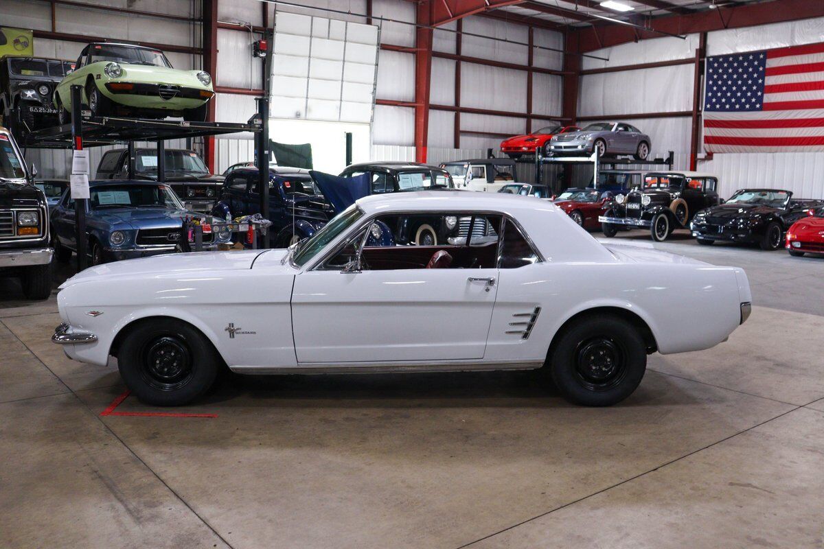 Ford-Mustang-Coupe-1966-White-Red-10673-3