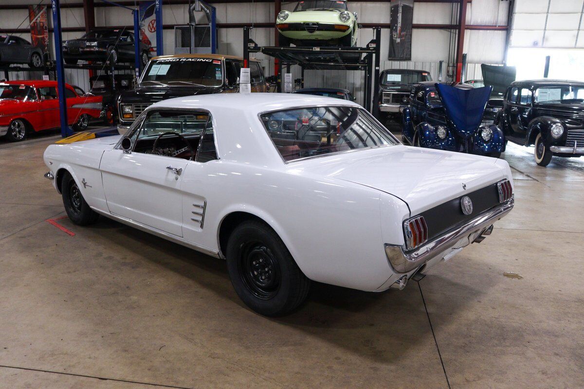 Ford-Mustang-Coupe-1966-White-Red-10673-5