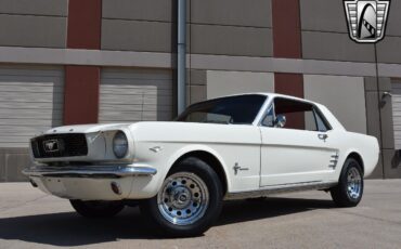 Ford-Mustang-Coupe-1966-White-Red-110700-2