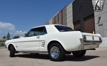 Ford-Mustang-Coupe-1966-White-Red-110700-4