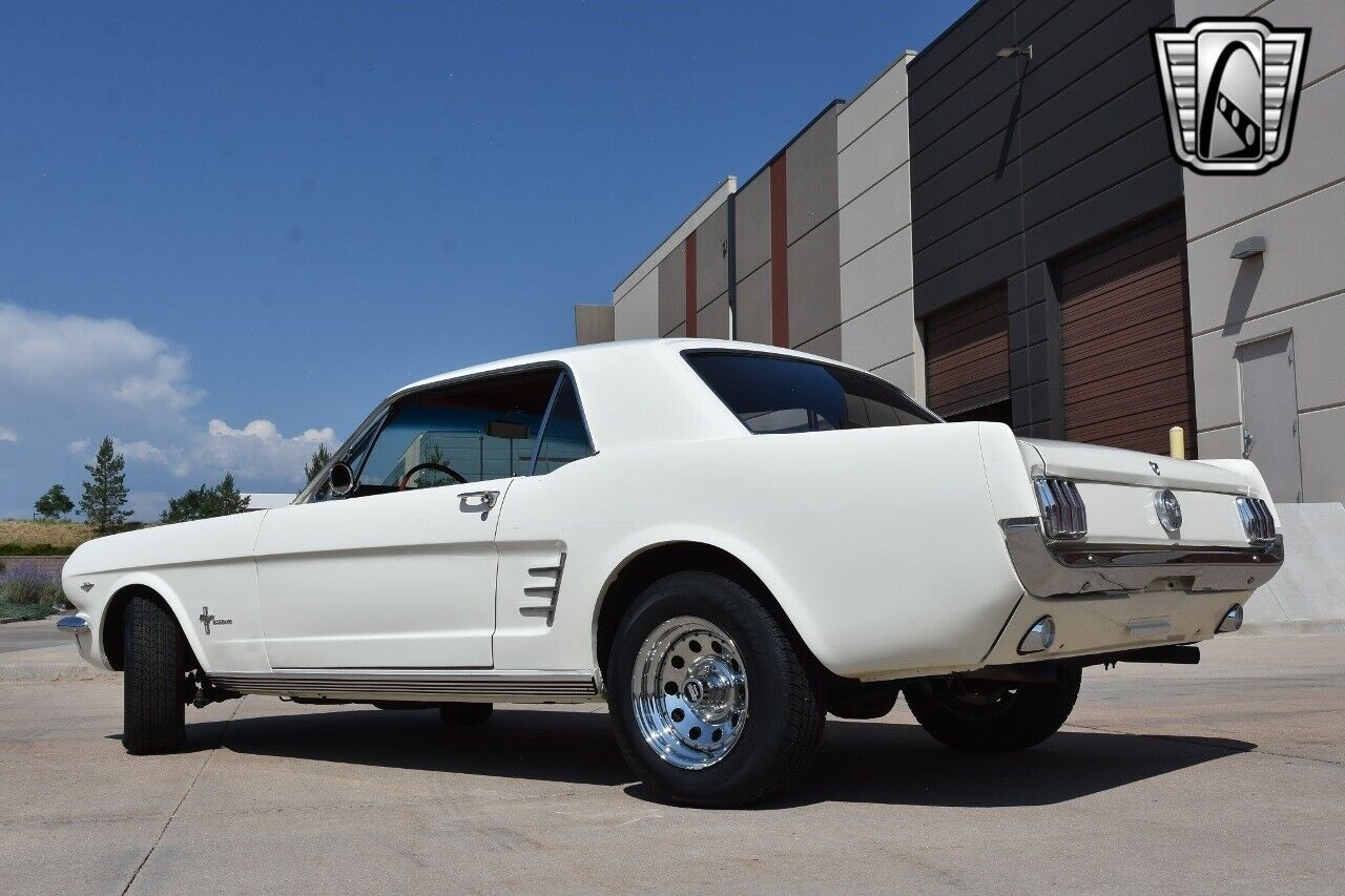 Ford-Mustang-Coupe-1966-White-Red-110700-4