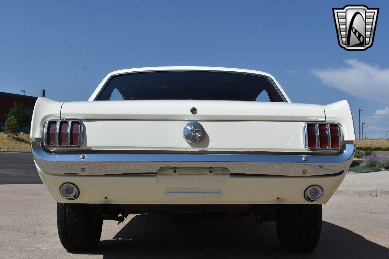 Ford-Mustang-Coupe-1966-White-Red-110700-5