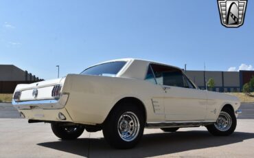 Ford-Mustang-Coupe-1966-White-Red-110700-6