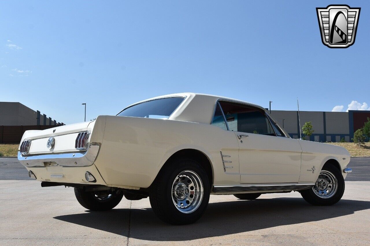 Ford-Mustang-Coupe-1966-White-Red-110700-6