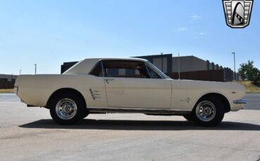 Ford-Mustang-Coupe-1966-White-Red-110700-7