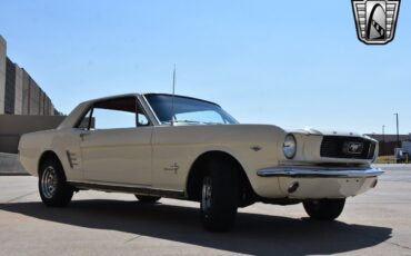 Ford-Mustang-Coupe-1966-White-Red-110700-8