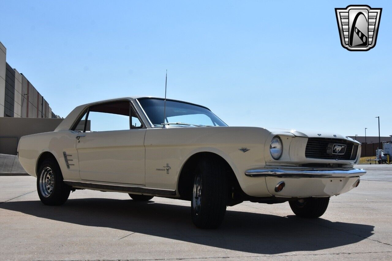 Ford-Mustang-Coupe-1966-White-Red-110700-8