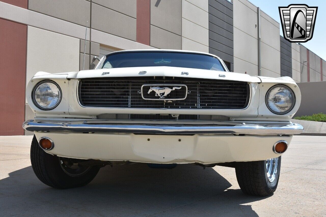 Ford-Mustang-Coupe-1966-White-Red-110700-9