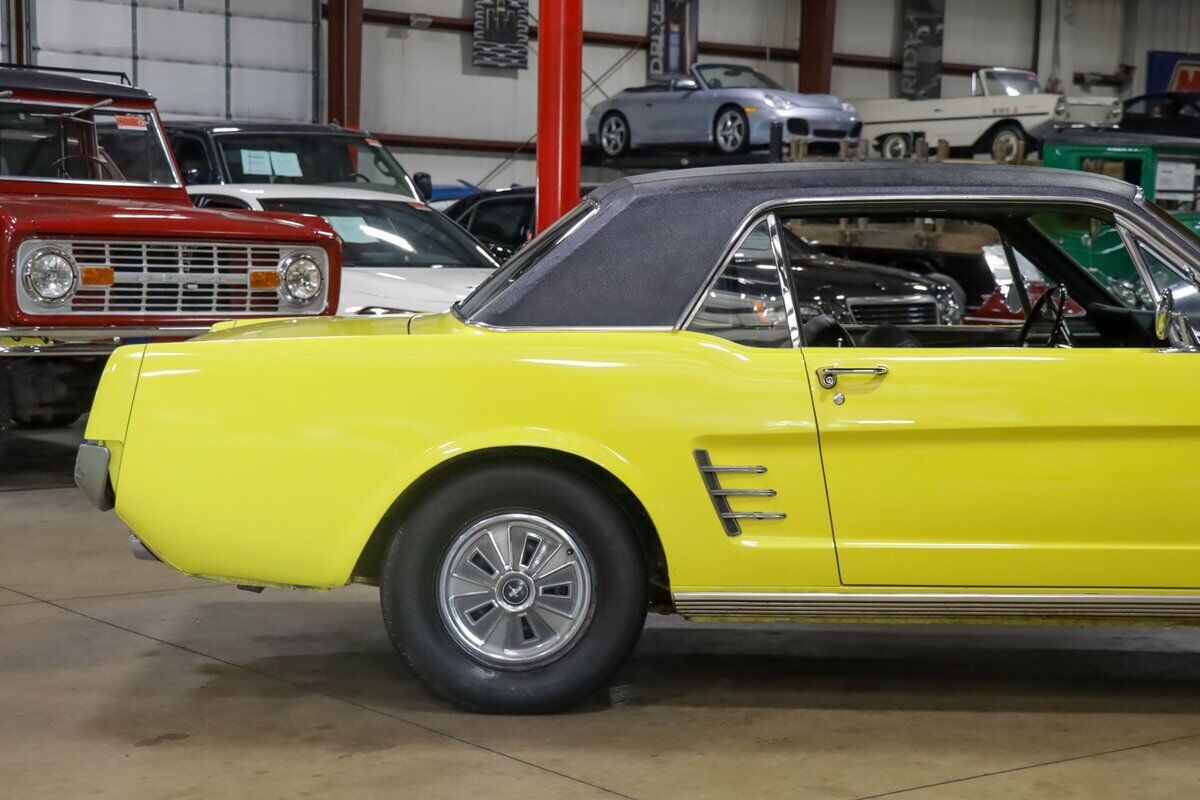 Ford-Mustang-Coupe-1966-Yellow-Black-36069-8