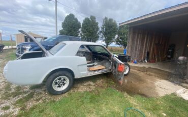 Ford-Mustang-Coupe-1966-primer-unrestored-0-4