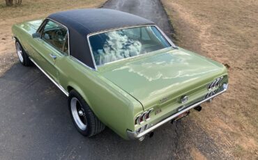 Ford-Mustang-Coupe-1967-Gold-Gold-134762-2