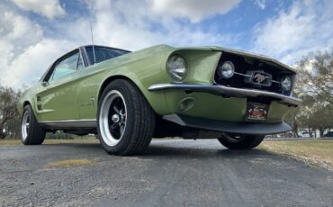 Ford-Mustang-Coupe-1967-Gold-Gold-134762-6