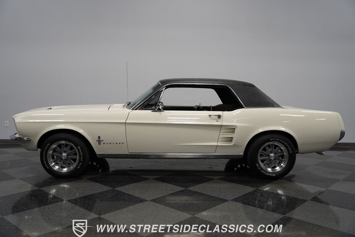 Ford-Mustang-Coupe-1967-White-Black-53215-2