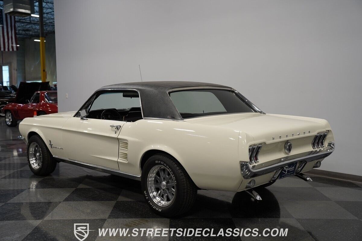 Ford-Mustang-Coupe-1967-White-Black-53215-7