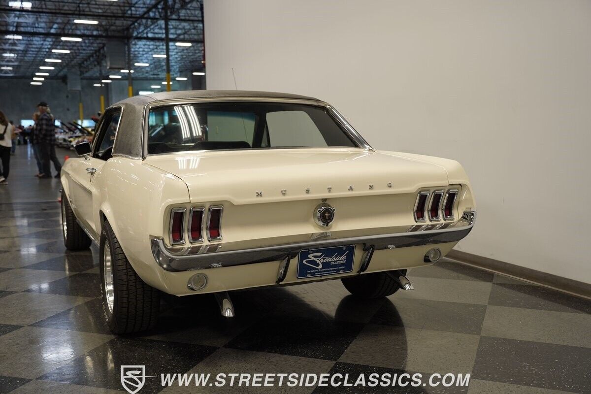 Ford-Mustang-Coupe-1967-White-Black-53215-8