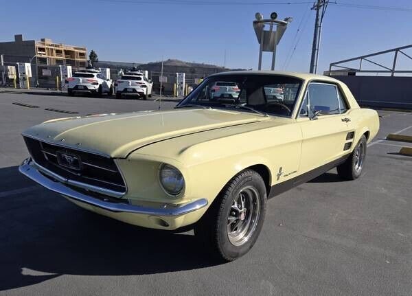 Ford-Mustang-Coupe-1967-Yellow-61646-1