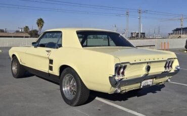 Ford-Mustang-Coupe-1967-Yellow-61646-2