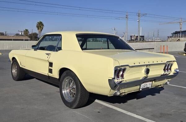 Ford-Mustang-Coupe-1967-Yellow-61646-2