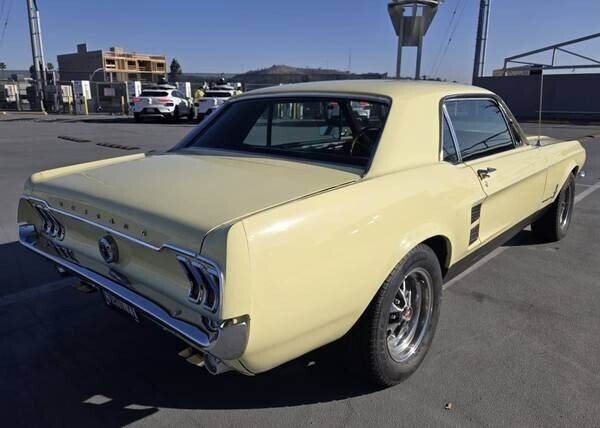 Ford-Mustang-Coupe-1967-Yellow-61646-3