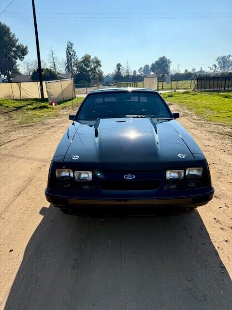 Ford-Mustang-Coupe-1984-Black-Gray-53676-1