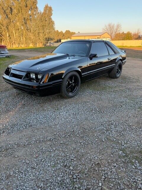 Ford-Mustang-Coupe-1984-Black-Gray-53676-2