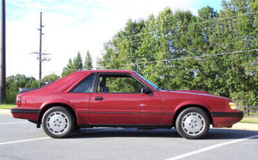 Ford-Mustang-Coupe-1984-Red-Gray-87199-5