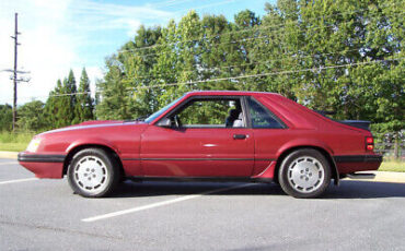 Ford-Mustang-Coupe-1984-Red-Gray-87199-6