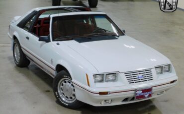 Ford-Mustang-Coupe-1984-White-Red-31521-11