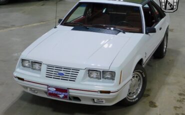 Ford-Mustang-Coupe-1984-White-Red-31521-2