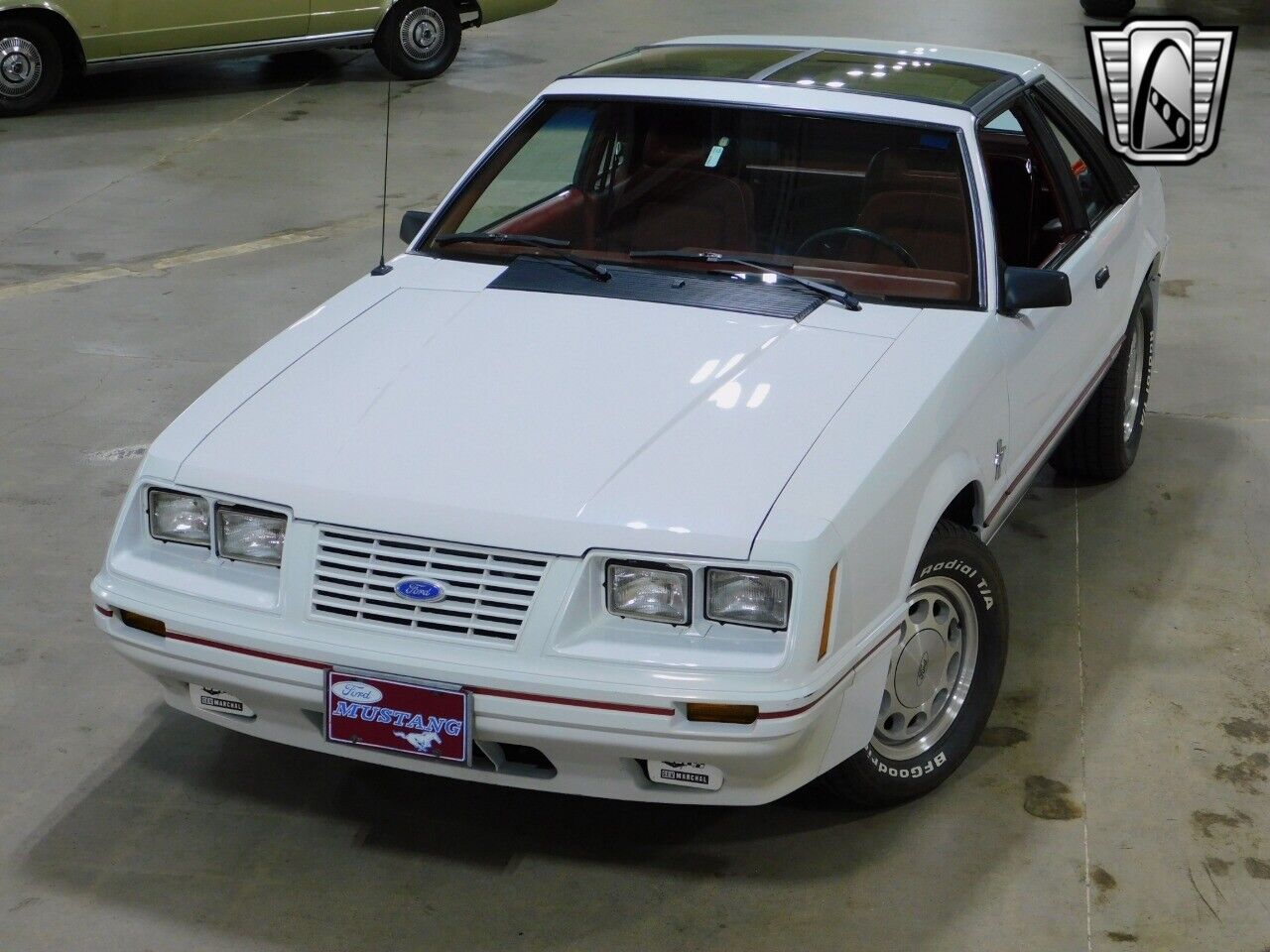 Ford-Mustang-Coupe-1984-White-Red-31521-2