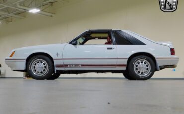 Ford-Mustang-Coupe-1984-White-Red-31521-3