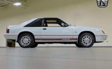 Ford-Mustang-Coupe-1984-White-Red-31521-5