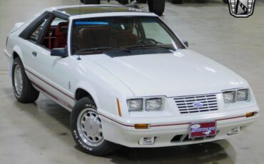 Ford-Mustang-Coupe-1984-White-Red-31521-6