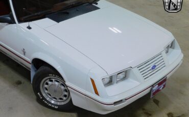 Ford-Mustang-Coupe-1984-White-Red-31521-7