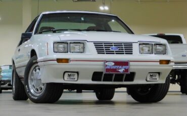 Ford-Mustang-Coupe-1984-White-Red-31521-8