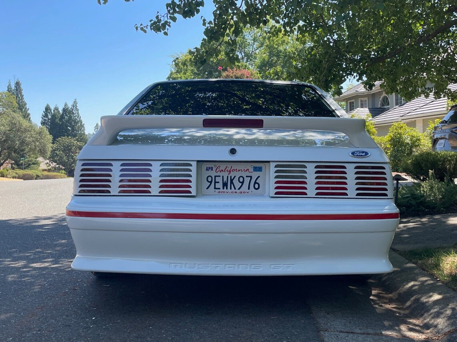 Ford-Mustang-Coupe-1987-White-Red-147738-4