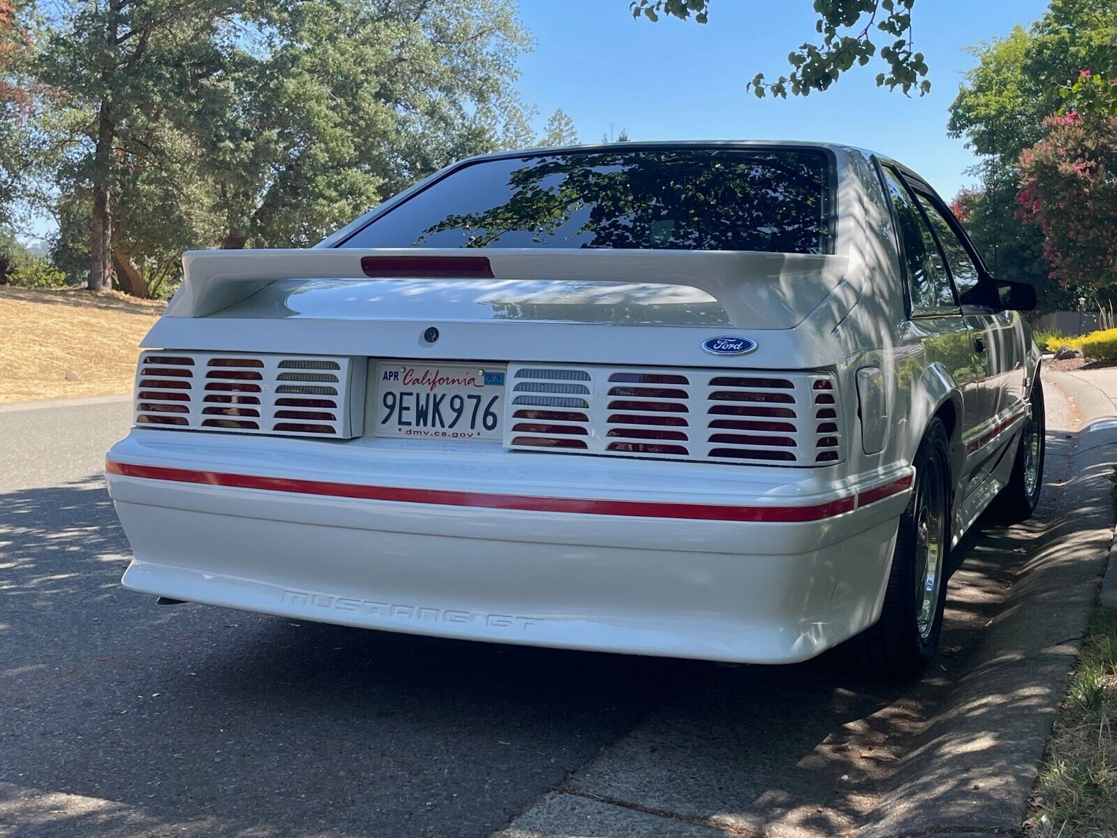 Ford-Mustang-Coupe-1987-White-Red-147738-5