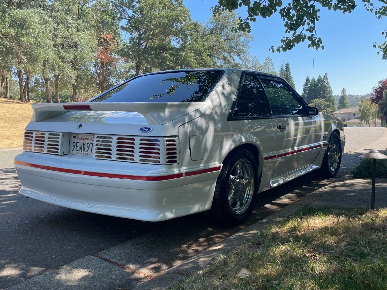 Ford-Mustang-Coupe-1987-White-Red-147738-6