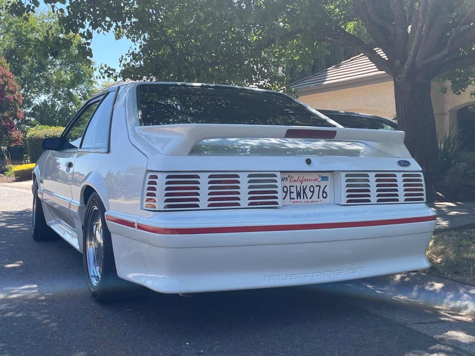 Ford-Mustang-Coupe-1987-White-Red-147738-7