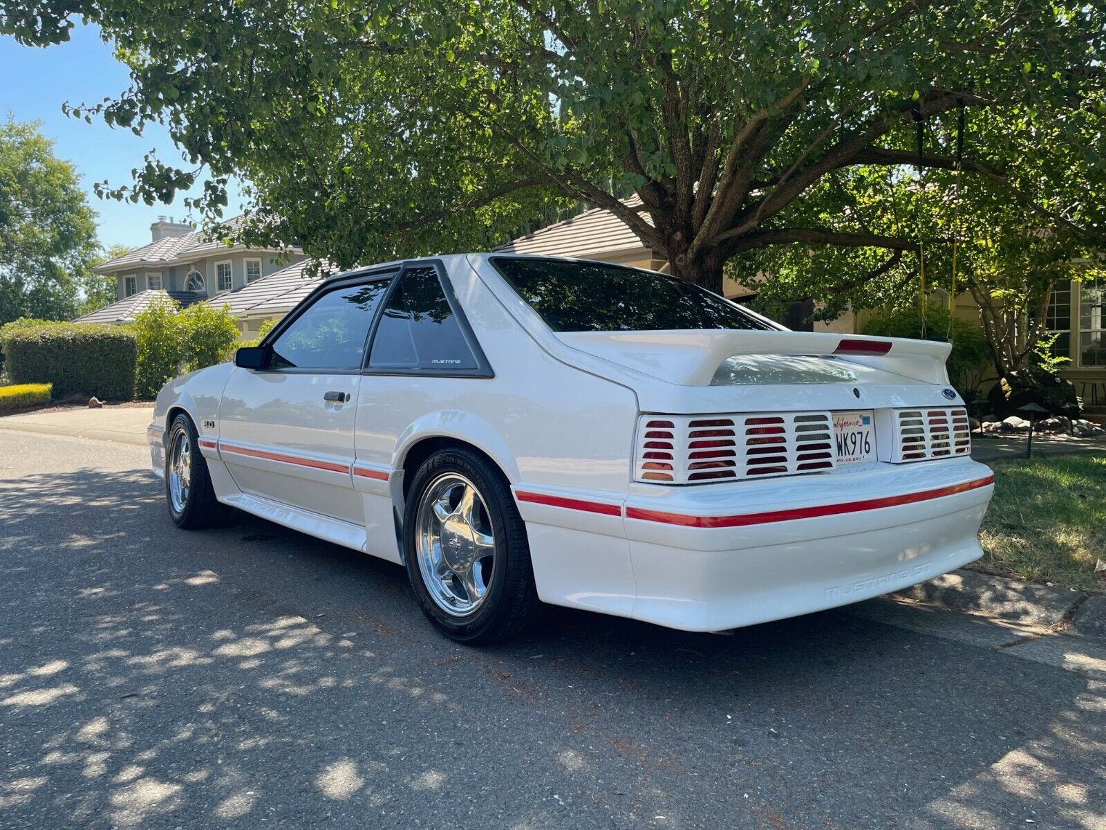 Ford-Mustang-Coupe-1987-White-Red-147738-8