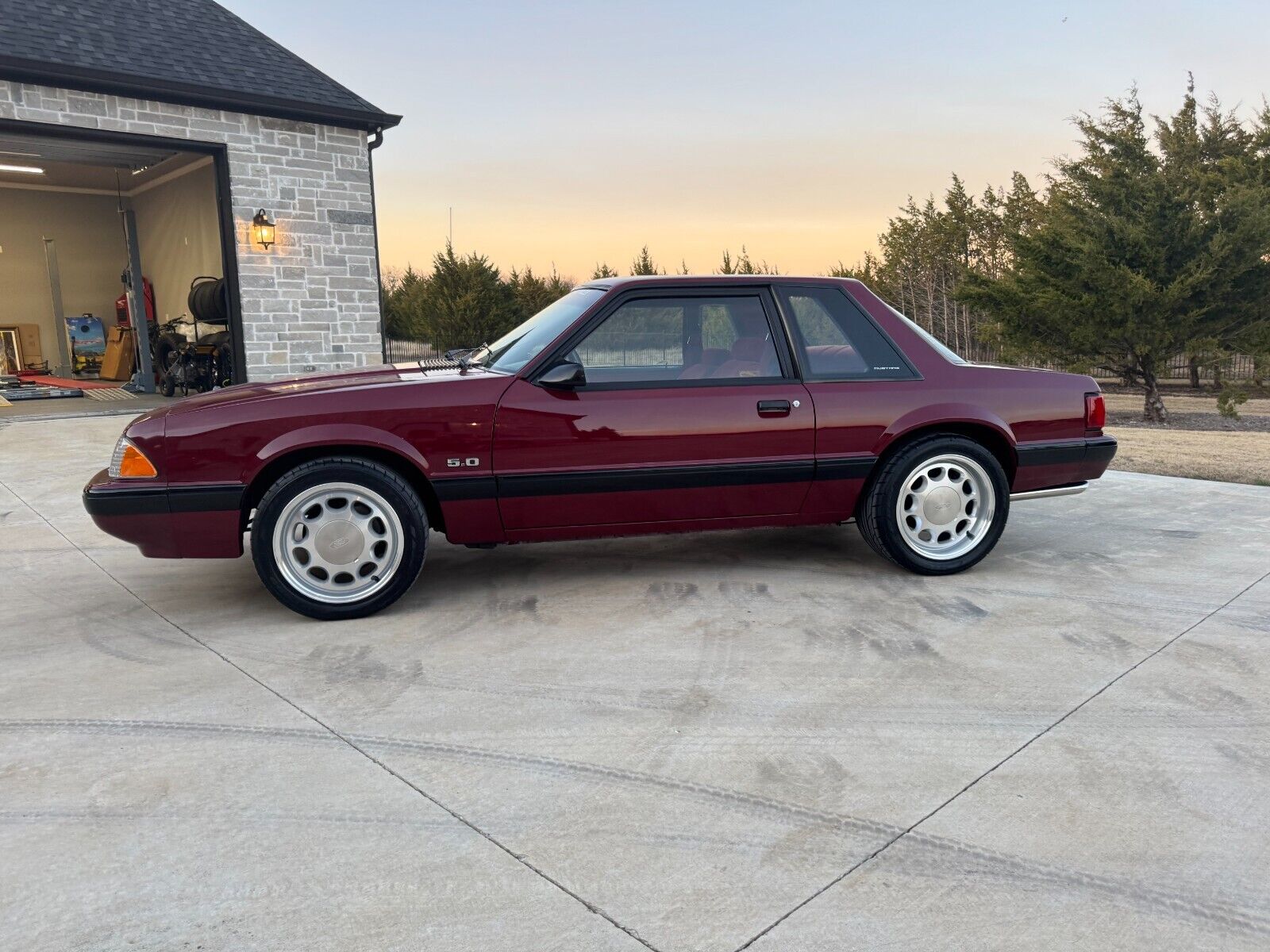 Ford-Mustang-Coupe-1989-Red-Red-60531-24