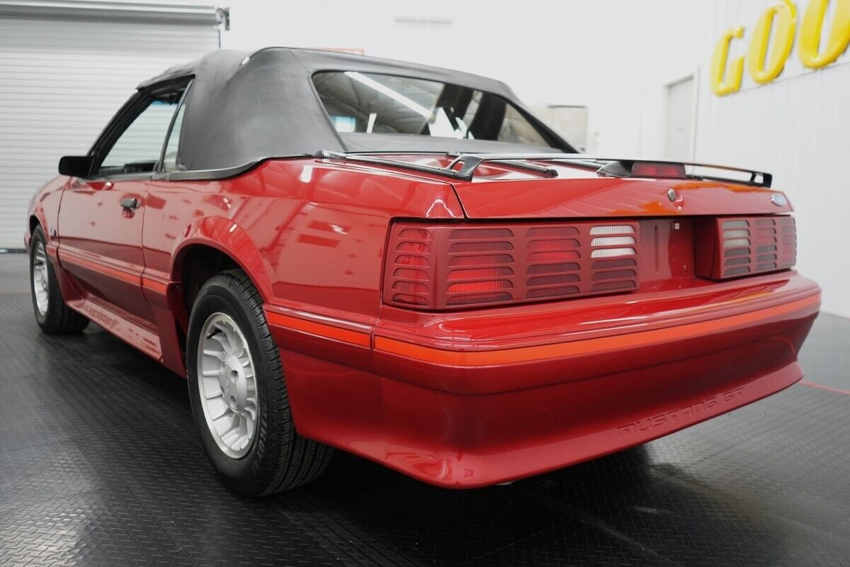 Ford-Mustang-GT-Convertible-Cabriolet-1987-Red-Gray-89439-7