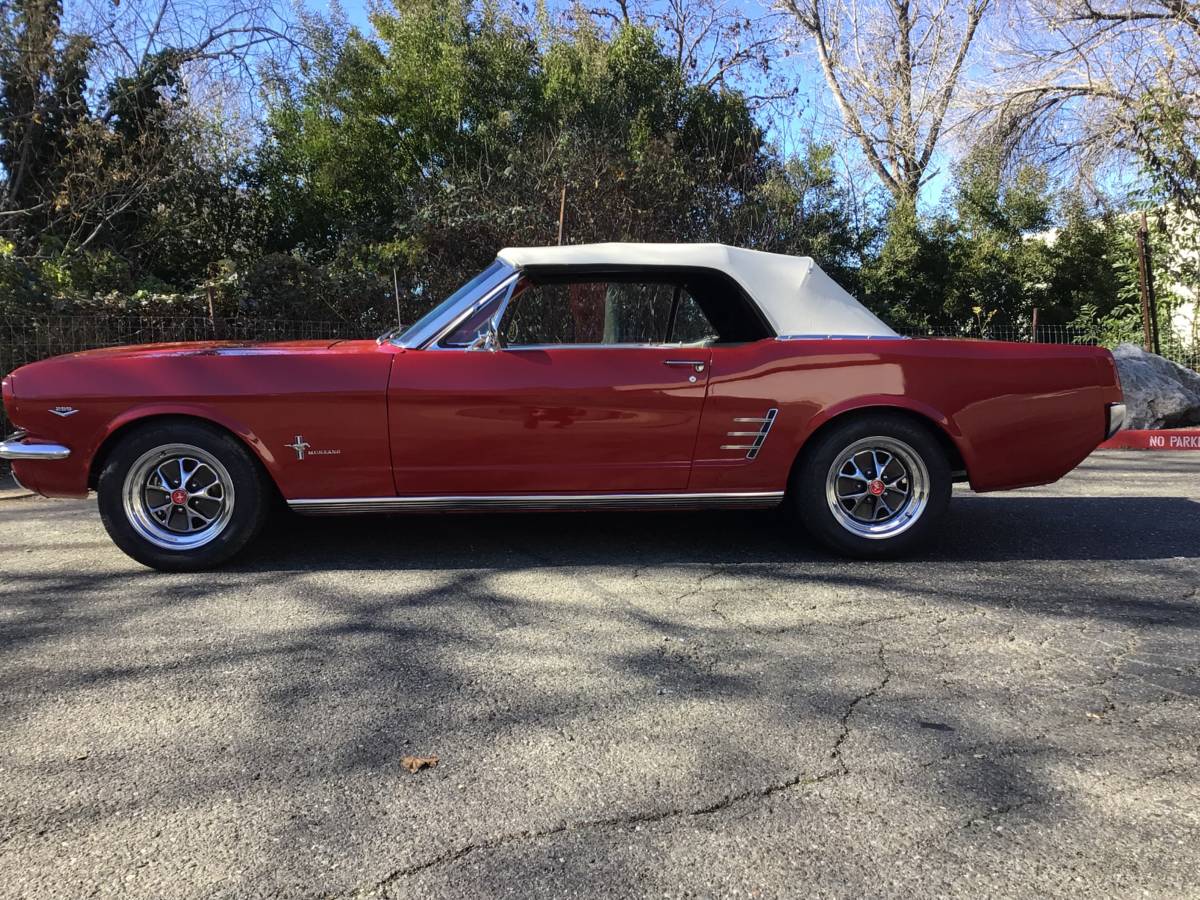 Ford-Mustang-convertible-1966-161