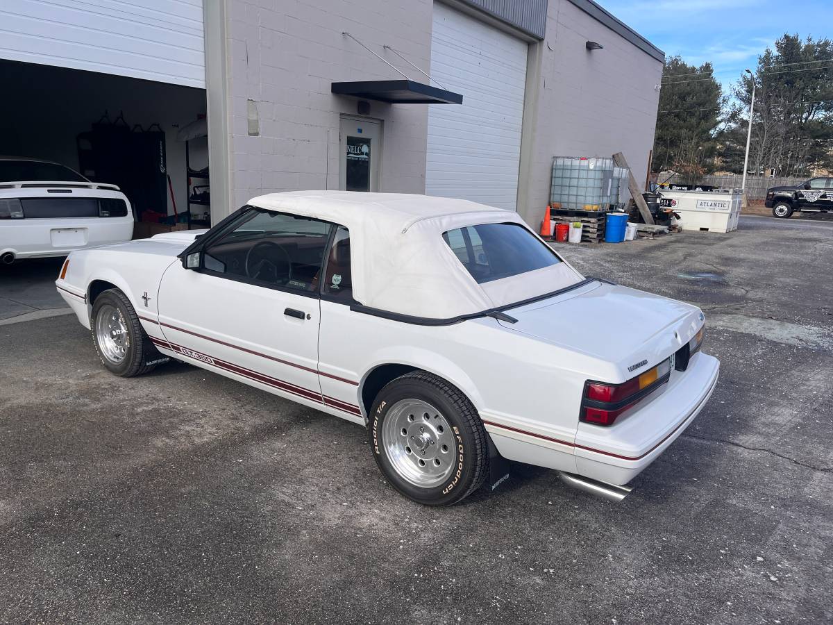 Ford-Mustang-convertible-1984-white-35302-2