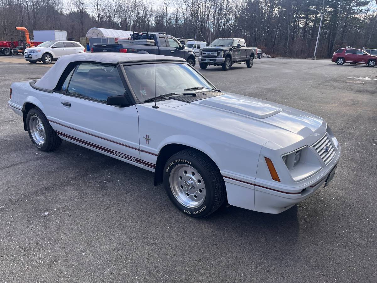 Ford-Mustang-convertible-1984-white-35302-5