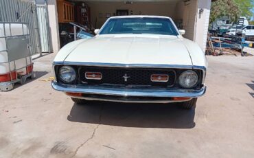 Ford-Mustang-fastback-1972-white-140013-1